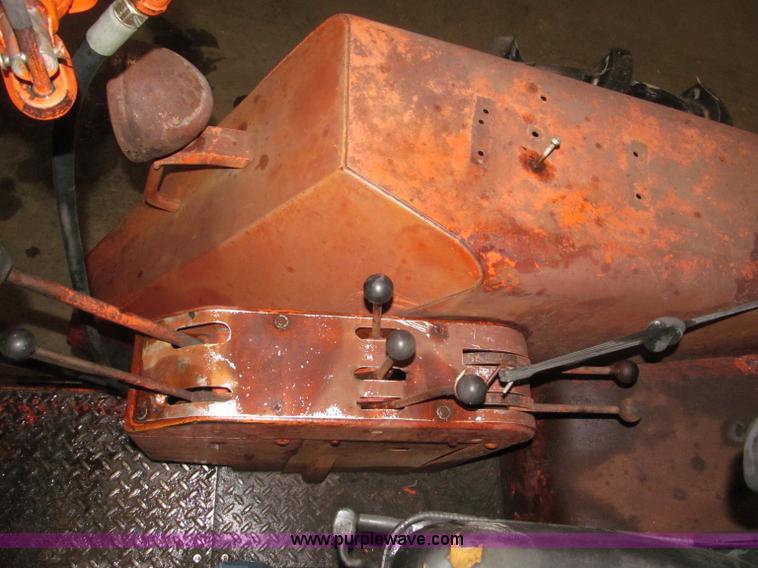 image for item B5318 1965 Allis-Chalmers 190XT row crop tractor