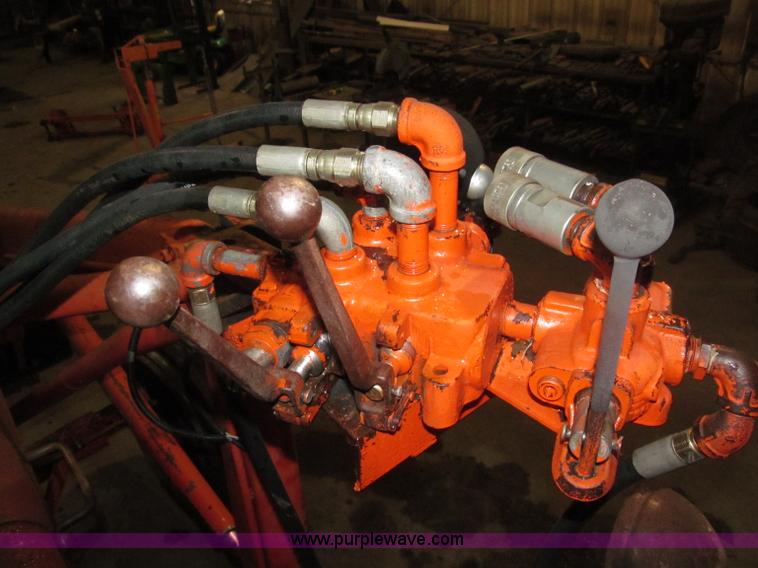 image for item B5318 1965 Allis-Chalmers 190XT row crop tractor