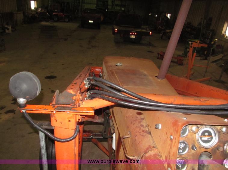 image for item B5318 1965 Allis-Chalmers 190XT row crop tractor