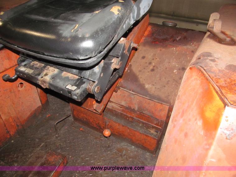 image for item B5318 1965 Allis-Chalmers 190XT row crop tractor