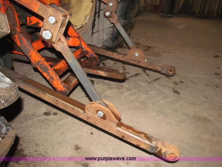 image for item B5318 1965 Allis-Chalmers 190XT row crop tractor