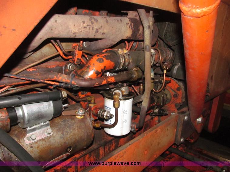 image for item B5318 1965 Allis-Chalmers 190XT row crop tractor
