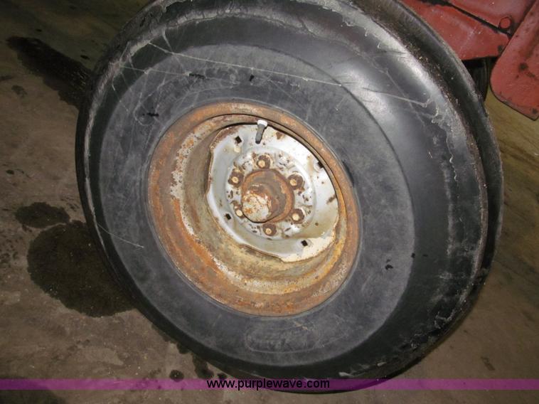 image for item B5318 1965 Allis-Chalmers 190XT row crop tractor