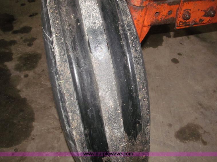 image for item B5318 1965 Allis-Chalmers 190XT row crop tractor