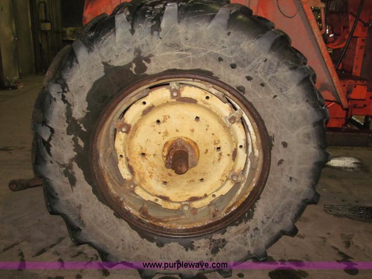 image for item B5318 1965 Allis-Chalmers 190XT row crop tractor