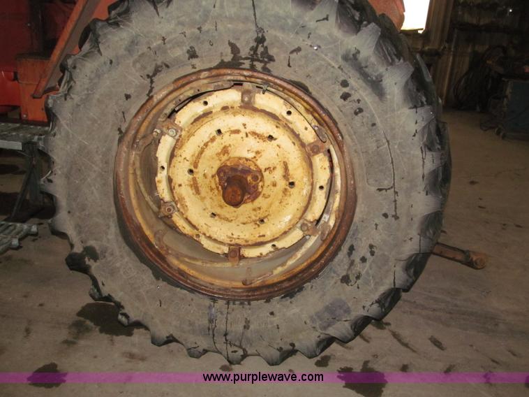 image for item B5318 1965 Allis-Chalmers 190XT row crop tractor