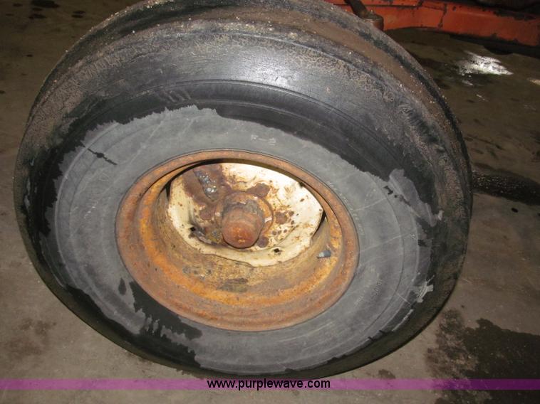 image for item B5318 1965 Allis-Chalmers 190XT row crop tractor