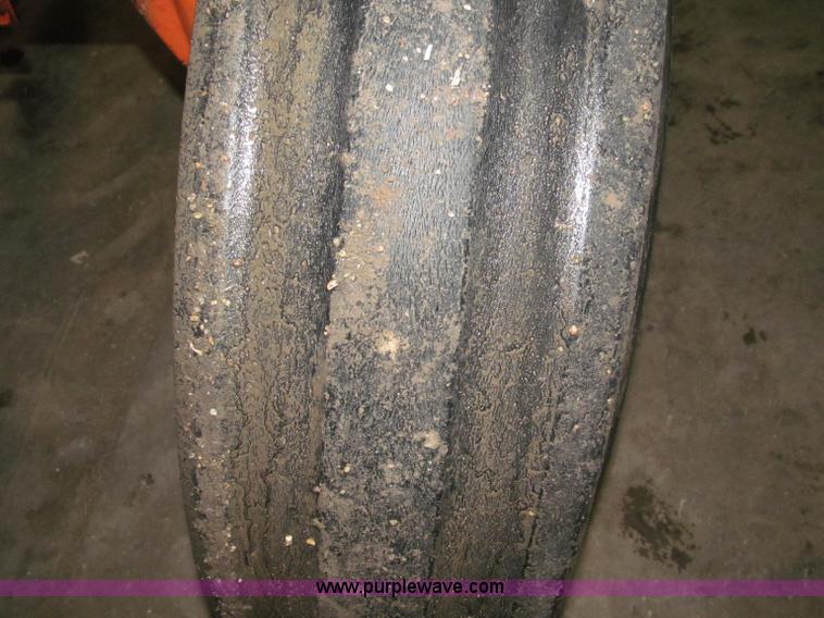 image for item B5318 1965 Allis-Chalmers 190XT row crop tractor