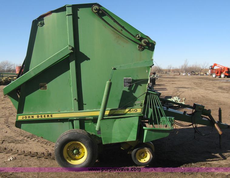 image for item B8427 John Deere 510 round baler