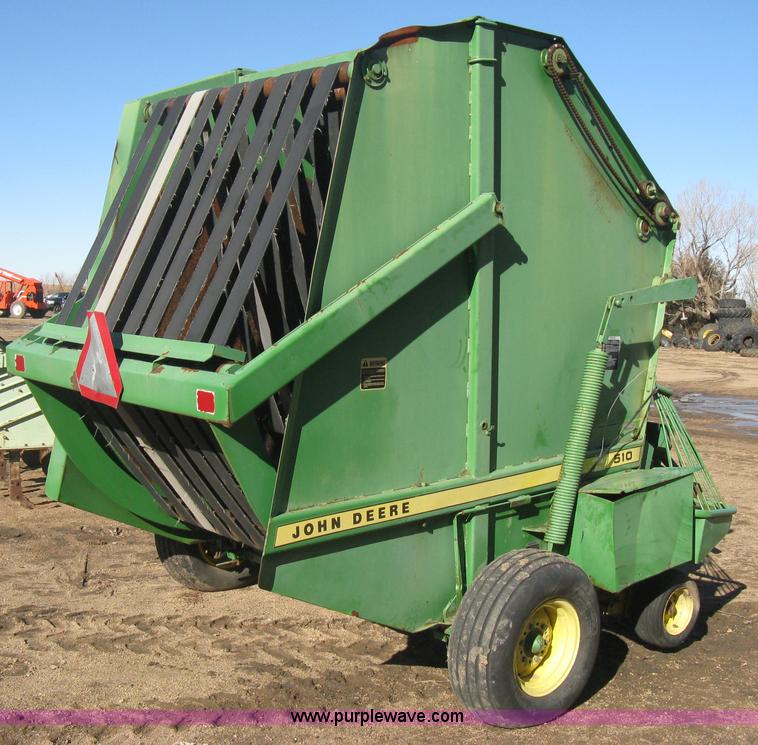 image for item B8427 John Deere 510 round baler