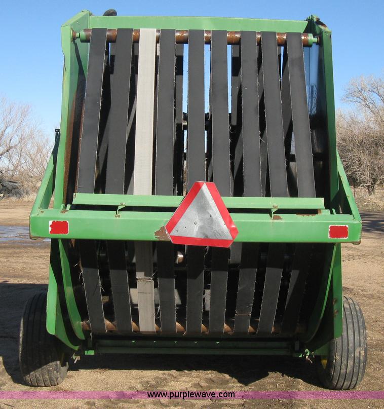 image for item B8427 John Deere 510 round baler