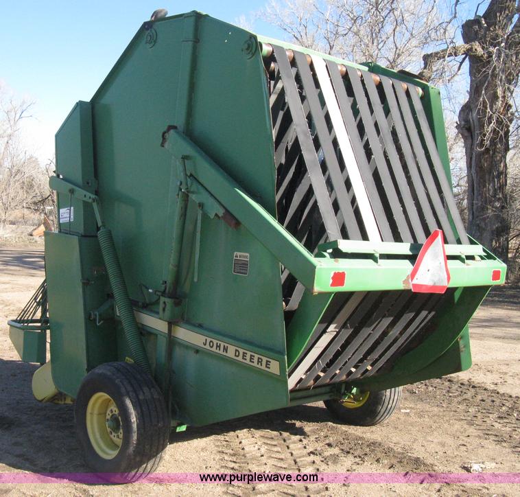 image for item B8427 John Deere 510 round baler