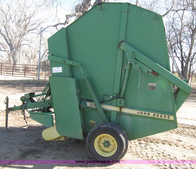 image for item B8427 John Deere 510 round baler