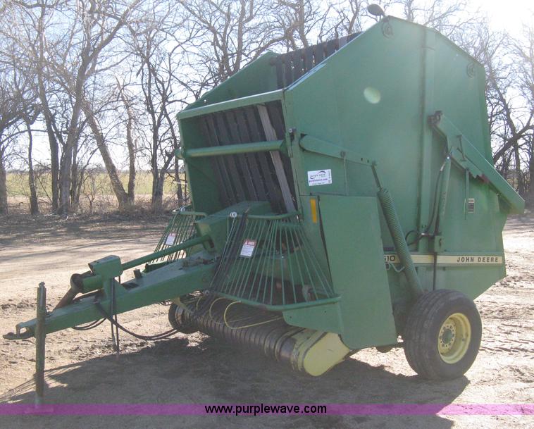 image for item B8427 John Deere 510 round baler