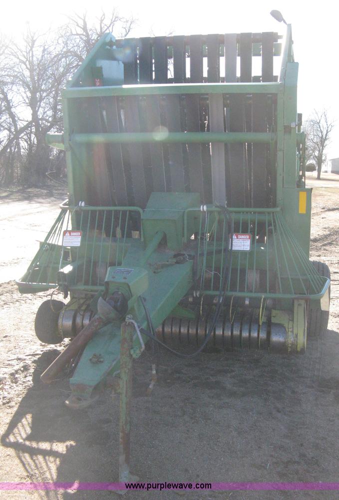 image for item B8427 John Deere 510 round baler