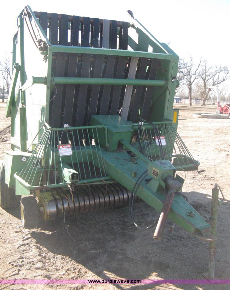 image for item B8427 John Deere 510 round baler