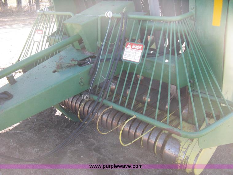 image for item B8427 John Deere 510 round baler