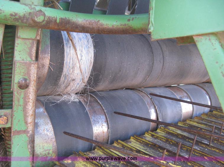 image for item B8427 John Deere 510 round baler