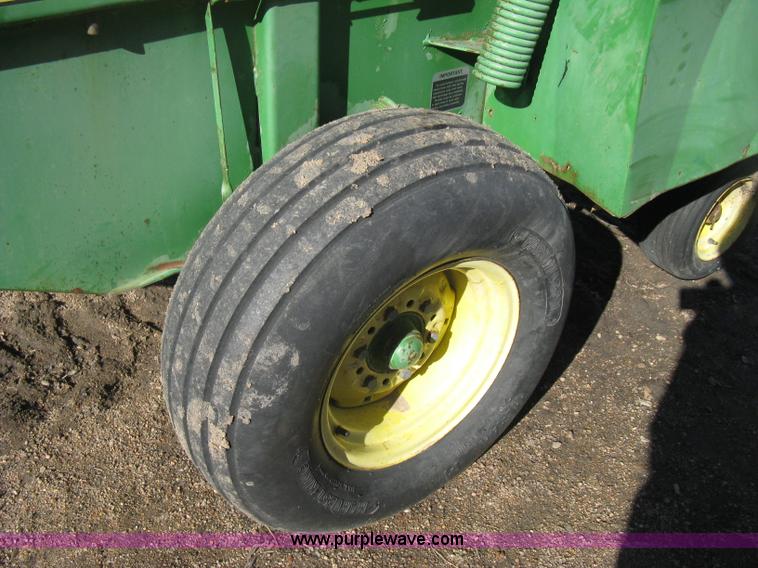 image for item B8427 John Deere 510 round baler
