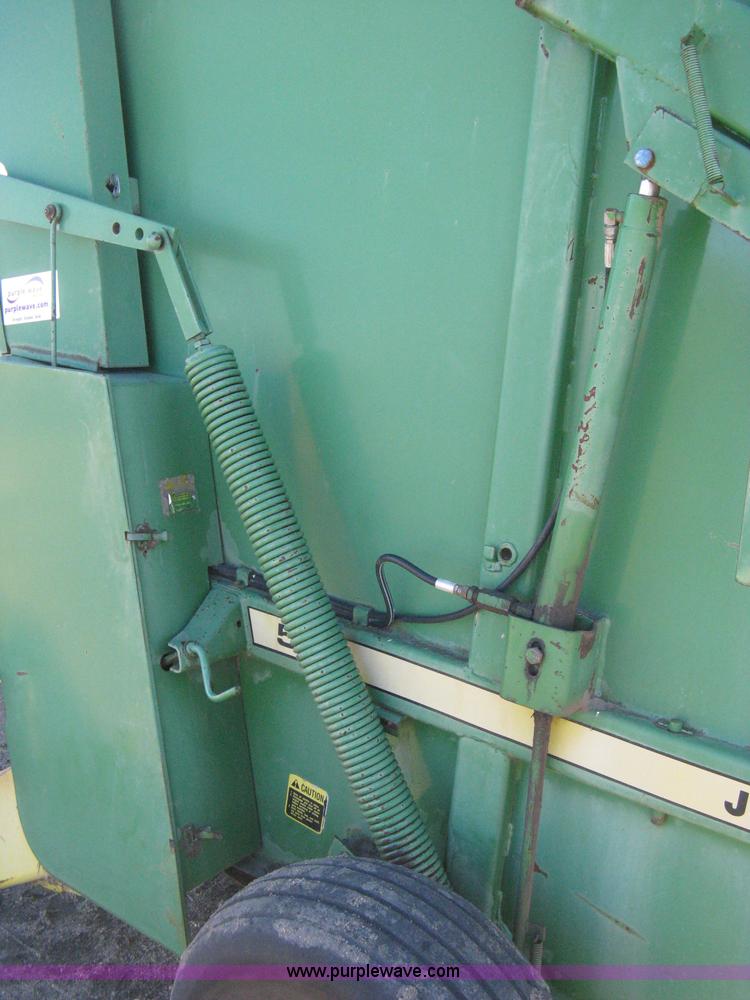 image for item B8427 John Deere 510 round baler