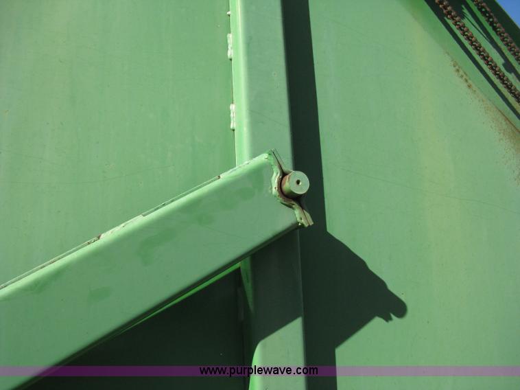 image for item B8427 John Deere 510 round baler