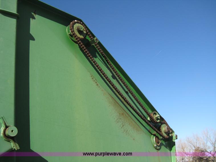 image for item B8427 John Deere 510 round baler