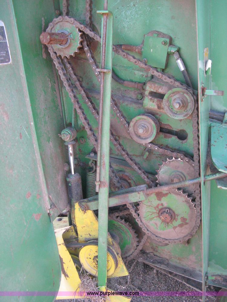 image for item B8427 John Deere 510 round baler
