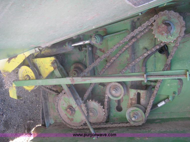 image for item B8427 John Deere 510 round baler