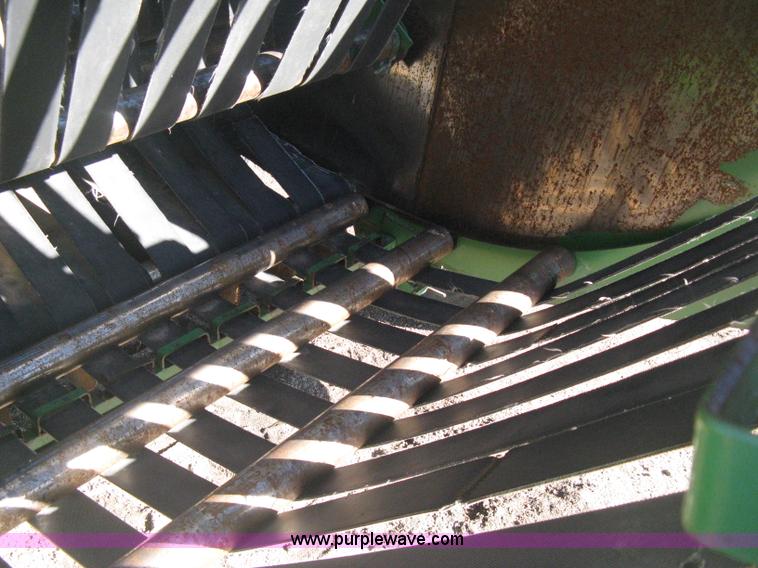 image for item B8427 John Deere 510 round baler