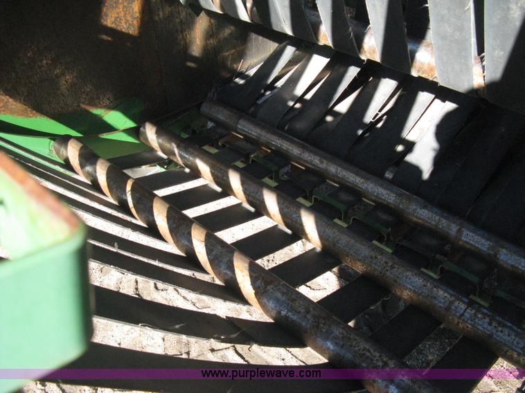 image for item B8427 John Deere 510 round baler