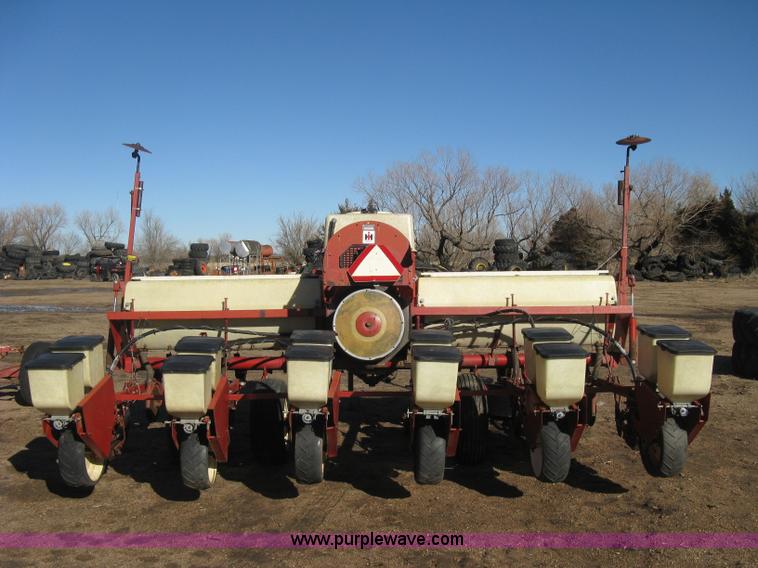 image for item B8430 International 400 Cyclo planter