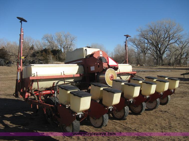 image for item B8430 International 400 Cyclo planter