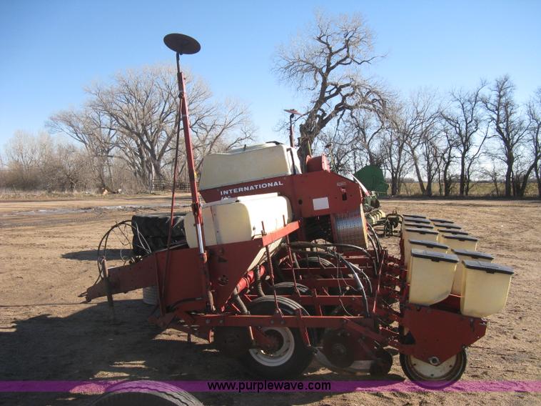 image for item B8430 International 400 Cyclo planter