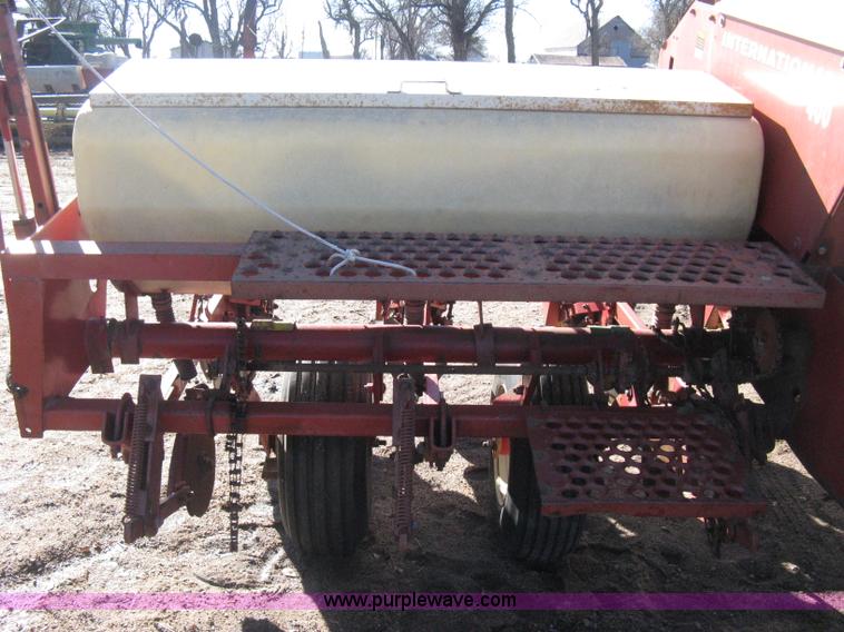image for item B8430 International 400 Cyclo planter