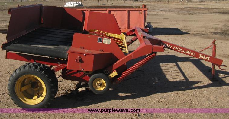 image for item B8433 New Holland 144 windrow inverter