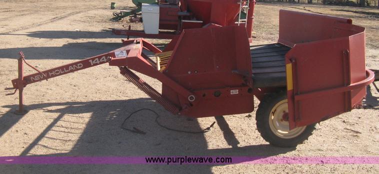 image for item B8433 New Holland 144 windrow inverter