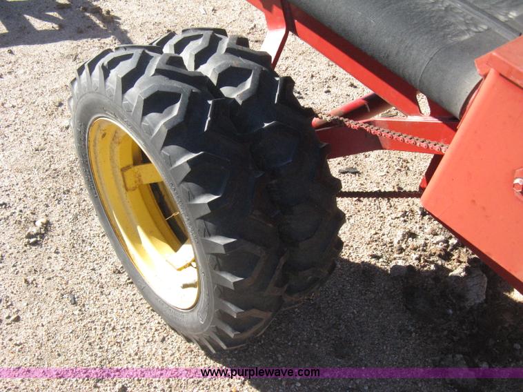 image for item B8433 New Holland 144 windrow inverter