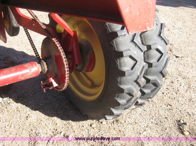 image for item B8433 New Holland 144 windrow inverter