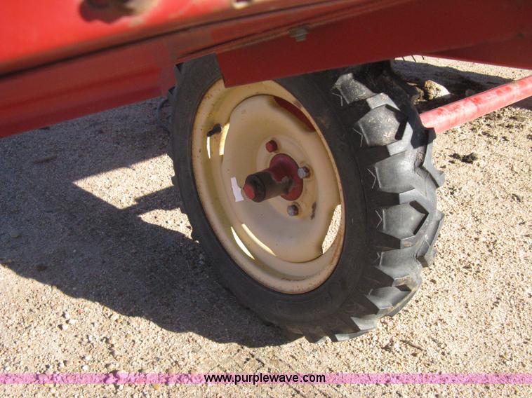 image for item B8433 New Holland 144 windrow inverter