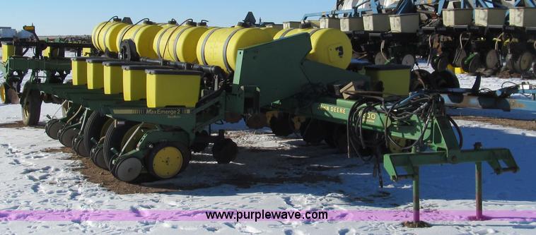 image for item C3597 John Deere 7200 Conservation Max Emerge planter