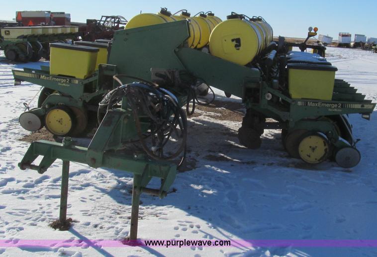 image for item C3597 John Deere 7200 Conservation Max Emerge planter
