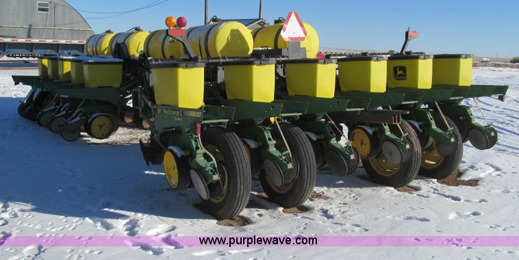image for item C3597 John Deere 7200 Conservation Max Emerge planter