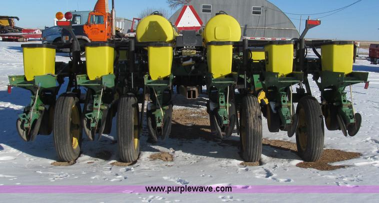image for item C3597 John Deere 7200 Conservation Max Emerge planter