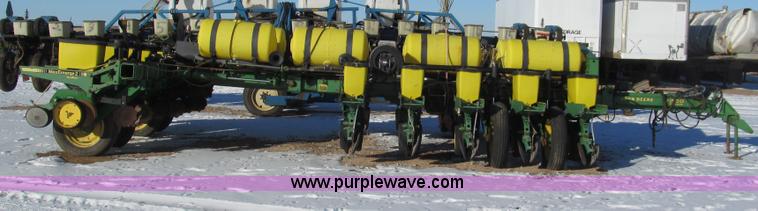 image for item C3597 John Deere 7200 Conservation Max Emerge planter