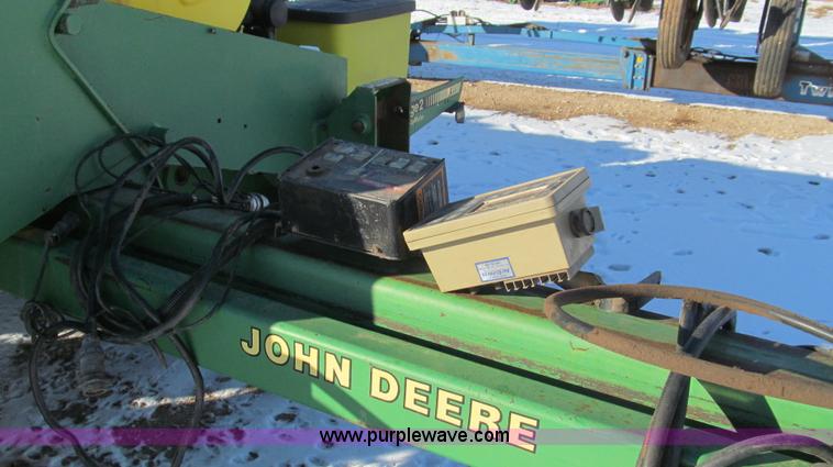 image for item C3597 John Deere 7200 Conservation Max Emerge planter