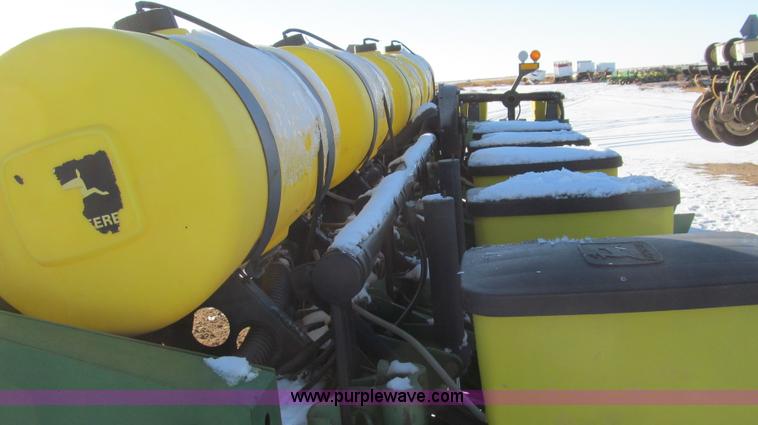 image for item C3597 John Deere 7200 Conservation Max Emerge planter