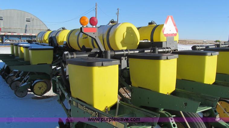 image for item C3597 John Deere 7200 Conservation Max Emerge planter