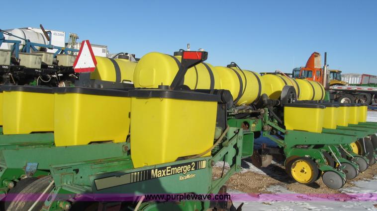 image for item C3597 John Deere 7200 Conservation Max Emerge planter