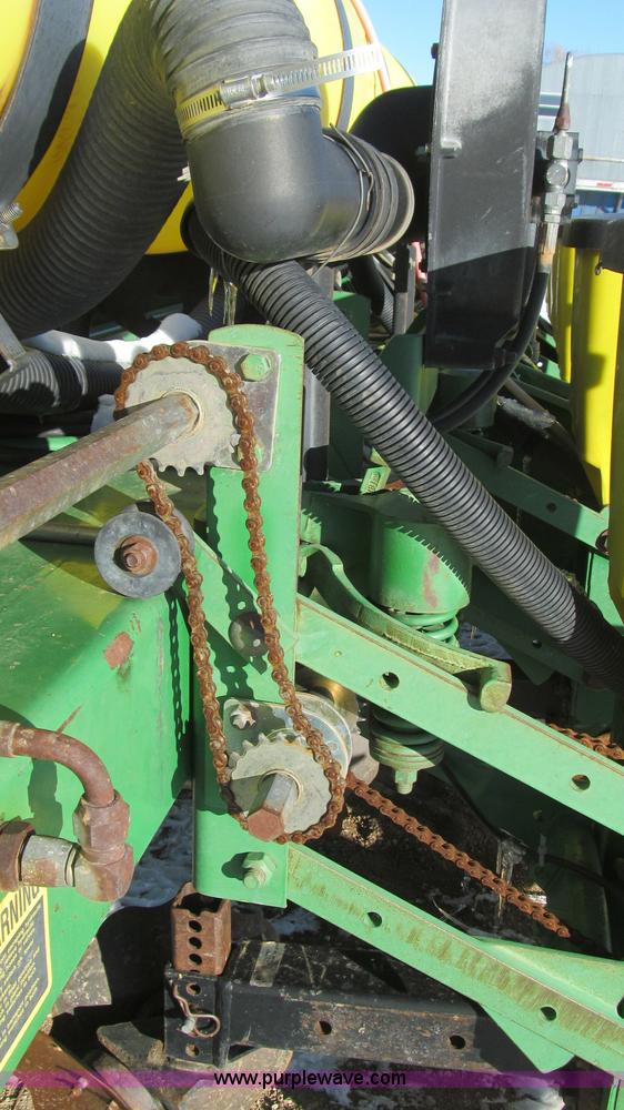 image for item C3597 John Deere 7200 Conservation Max Emerge planter