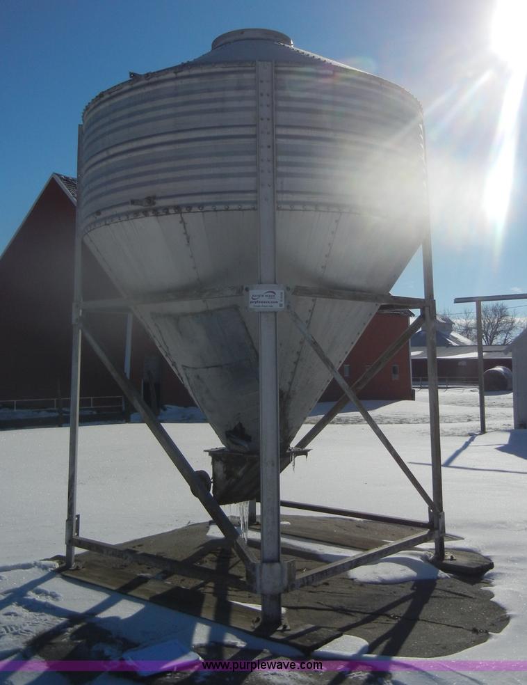 image for item D4556 Bulk grain bin